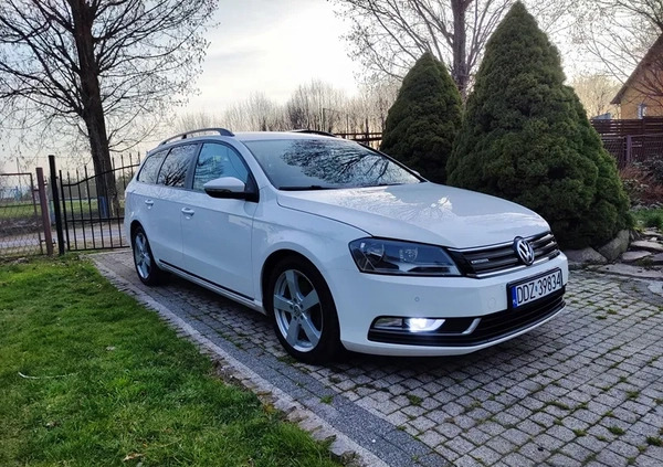 Volkswagen Passat cena 23900 przebieg: 270000, rok produkcji 2012 z Ziębice małe 67